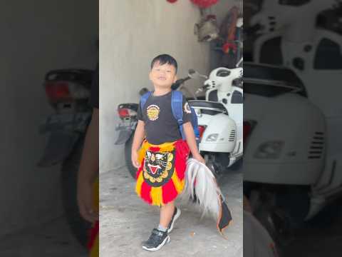 Mas raja Salto di depan guru sekolah #arekbudoyo #jaranan