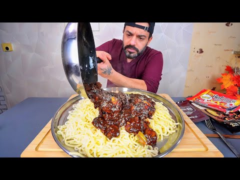 نودلز جاجانغميون الكوري الشهير بصلصة الفاصوليا السوداء اللذيذة Korean Jajangmyeon Black Bean Noodles