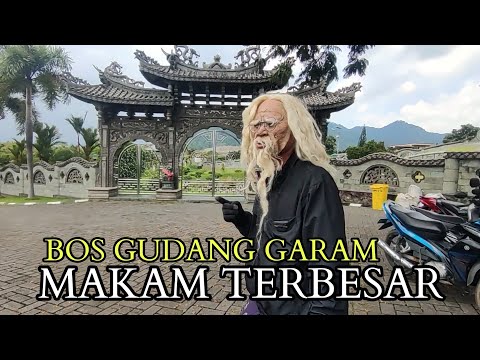 Makam ini sangat berlebihan dan megah milik mantan booss GUDANG GARAM JAYA.!!