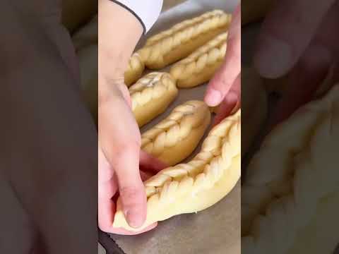 #shortsvideo #food #bakingmadeeasy #baking #easyfoodtomakeathome #breadcheesepizza