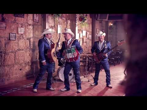Los Viejones de Linares - Súbanle Todo A La Música (Video Oficial)