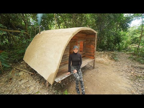 Building a Warm and Cozy Hollow for Survival, in the root of a fallen spruce. Secret cave