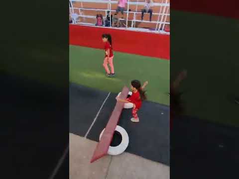 Divertido! pequeñas niñas en competencia! #shorts #shortvideo #short #lapistadelinfante