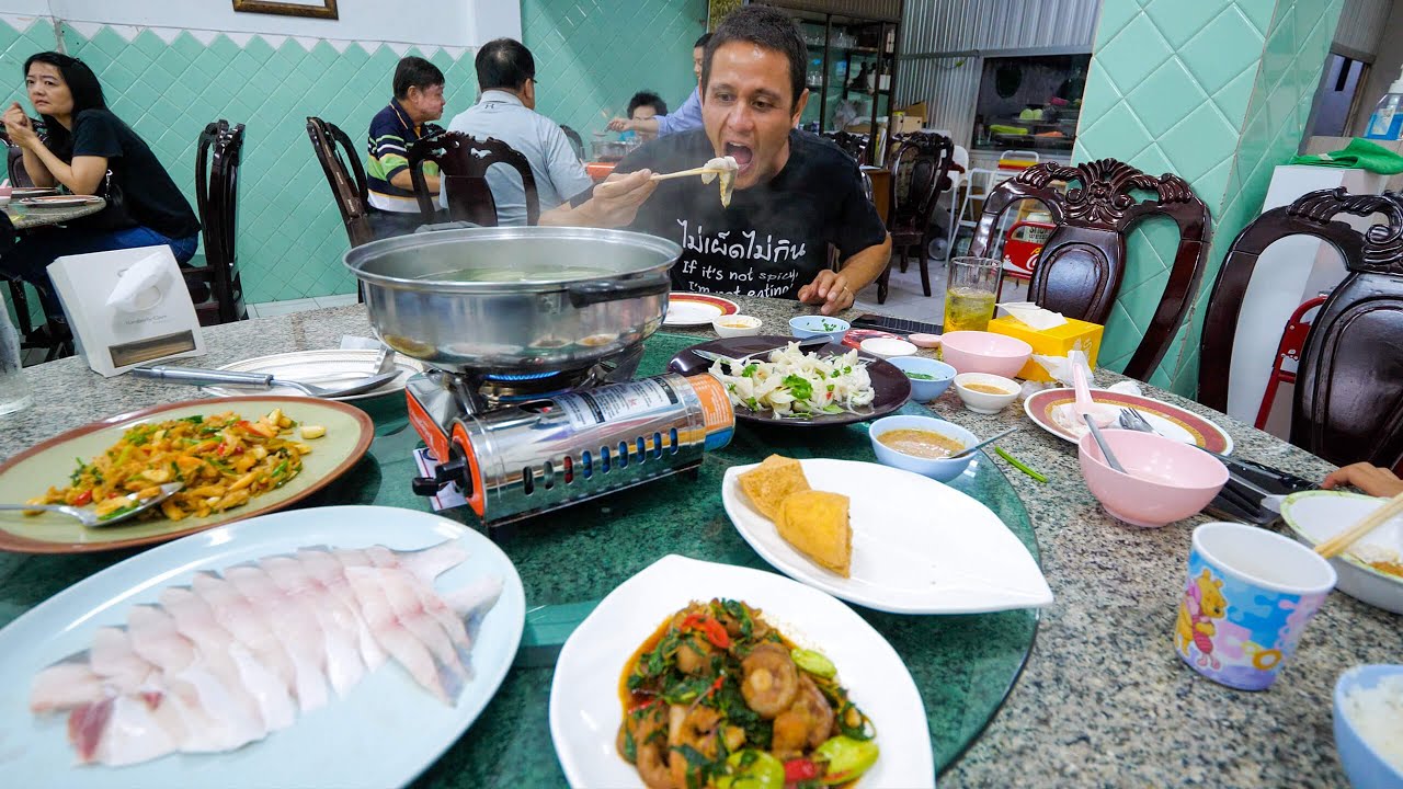 Epic Pomfret Hot Pot! ULTIMATE THAI CHINESE FOOD! Best Food in Hat Yai