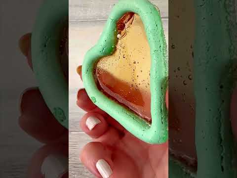 Creating a Valentine’s heart out of meringue! ❤️ A sweet DIY to light up your romantic celebrations