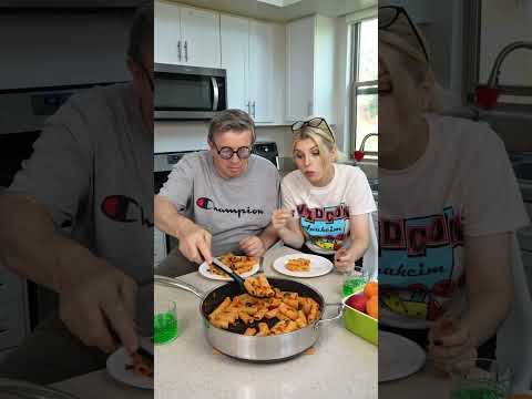 He doesn’t need a plate 🙄🤣