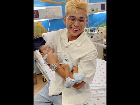 Hôm nay Jun đi thăm các em bé đã mổ tim trong chiến dịch Vẽ Lời Hoá Tim Yêu từ đợt trước nè!  Trộm