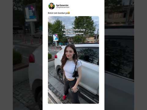 Kapıyı kendisi için açtığımı sanıyor 😂