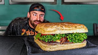 esta es la hamburguesa más grande de la ciudad y es increible...
