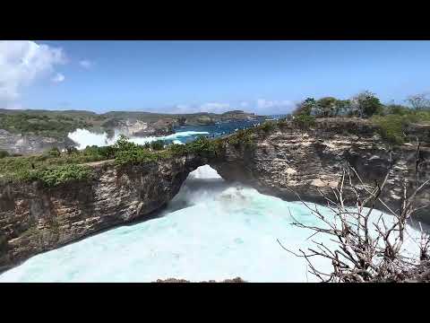 Huge wave crashes into Broken Beach in Bali, Indonesia