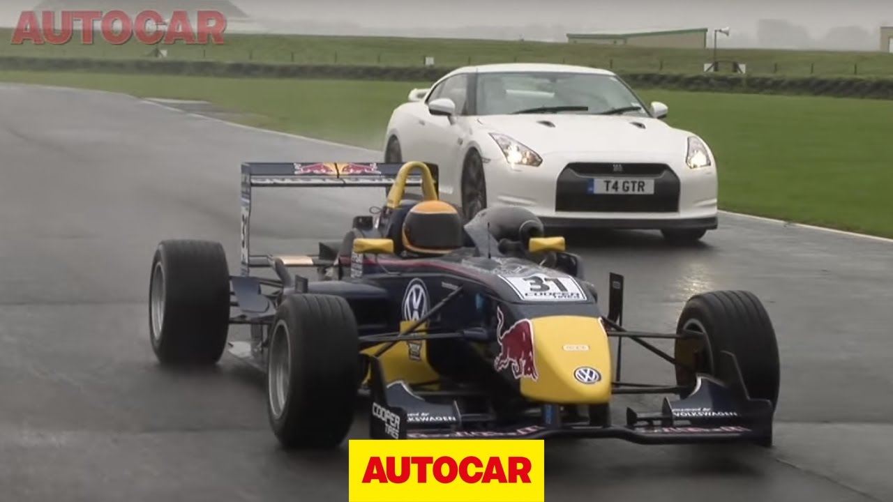 Nissan GT-R vs Formula 3 car video