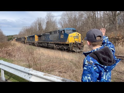 TRAIN TRACKERS - #36 -  CSX FREIGHT TRAINS