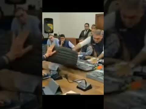 كانو فجتماع بسب طريق خصها تقاد واحد السيد جابلهم بنو ݣالهم كل مرة كنبدلو