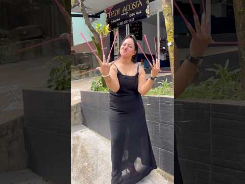 Cuando las mujeres compiten #humor #comicolucky #comedia #lacolombiana #funny #comedy @Anwar
