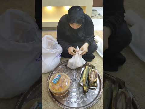 كان عندى عزومه اشتريت رنجه وفسيخ من النت لما فتحت بطن الفسيخ انصدمت لقيت دهب