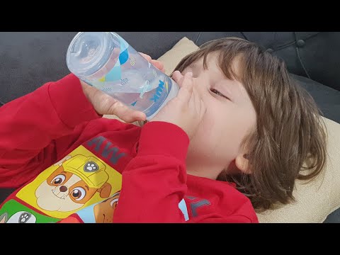 Fatih Selim bebek olmuş biberon ve emzik kullanıyor,kundaktan kaçan bebek Fatih Selimi zorla uyuttum