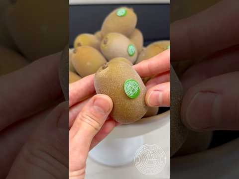 The sweetest bite of kiwi! 🥝 When chocolate turns to clay! #amauryguichon #chocolate #kiwi