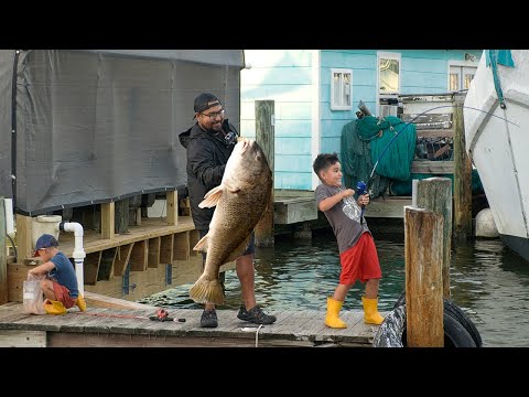 Kid Hooks his Huge Fish of a Lifetime Fishing Under a Dock!! Saltwater Fishing