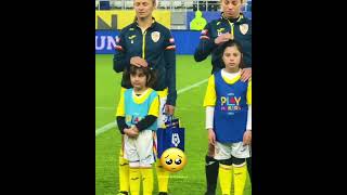When Kids Mascots Are Freezing Cold 🥶