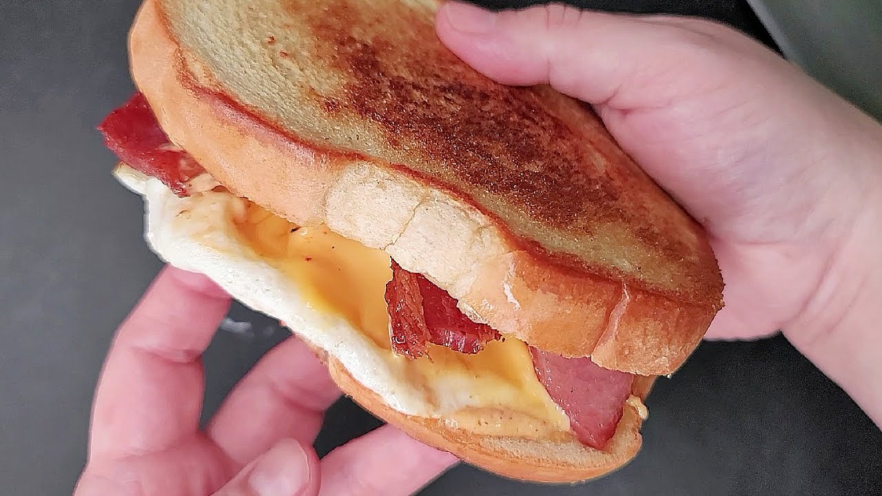 Breakfast - Bacon Egg & Cheese Sandwich