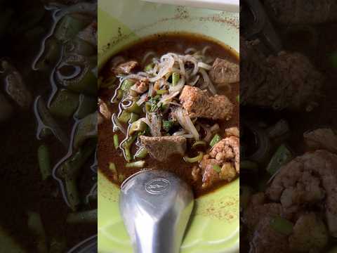 ก๋วยเตี๋ยวเรือวิวริมบึงถนนลาดกระบังร้านก๋วยเตี๋ยวเรือยกพลขึ้