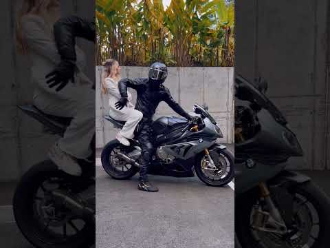 Venga pa acá, con enojo y todo 🔥 #motos #moteros #parejas