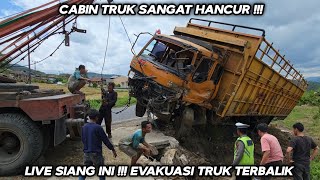 Kabin Sangat Hancur !!! Evakuasi Truk Terbalik Akhirnya Berhasil 