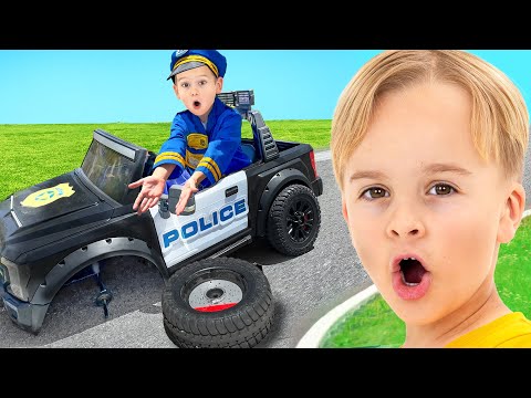 Bé giúp đỡ bạn bè và cứu đồ chơi