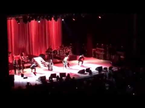 Christina Aguilera Debuts New Fiery Red Hair As She Performs Ain't No Other Man At Hillary Clinton Event!