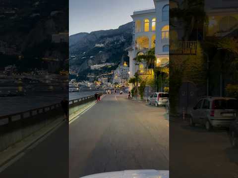 How beautiful Amalfi on the Amalfi Coast is ✨🌴🇮🇹 #amalfi #amalficoast #italy #romance #lights