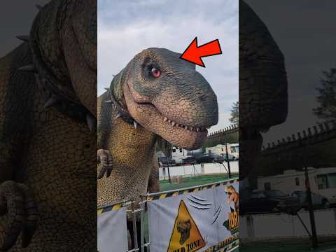 Ela pensou que era um dinossauro falso 😱