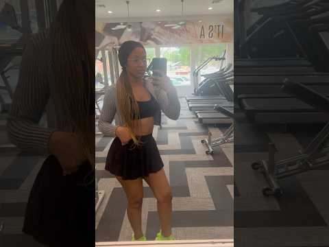 Today’s gym motivation was definitely the outfit… and the gloss. @lastevebeauty ✨