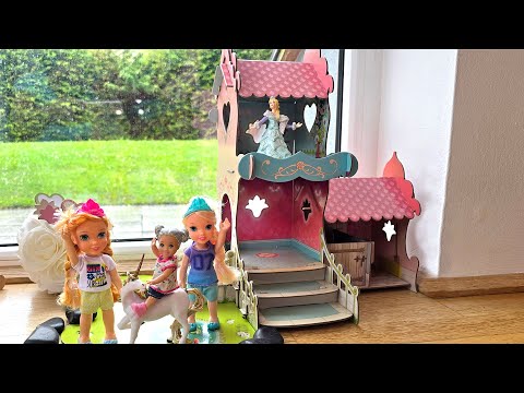 At the hotel ! Elsa & Anna toddlers continue their vacation -  princesses and castle - Barbie dolls