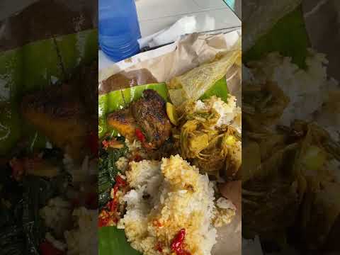 MAKAN NASI PADANG NIKMAT TIADA DUANYA - AYAM BAKAR PADANG Zea and Family