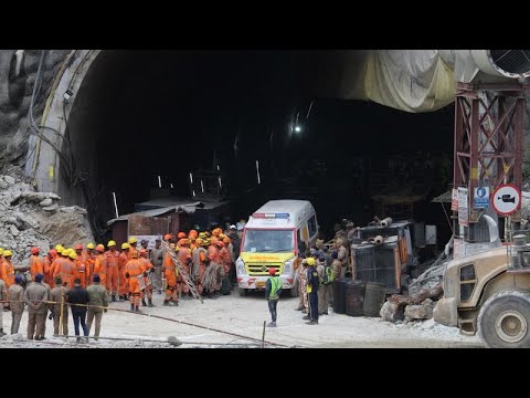 Ινδία: Απεγκλωβίστηκαν και οι 41 εργάτες από το τούνελ που κατέρρευσε