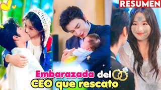HUÉRFANA se EMBARAZA del CEO FRÍO que RESCATO y él la hace la DUEÑA de su MANSIÓN 