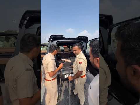 पवन साहू की गाड़ी को पुलिस ने रोका और चेकिंग के dauran kya Mila  😨😱😱 #viral #pawansahu #shorts