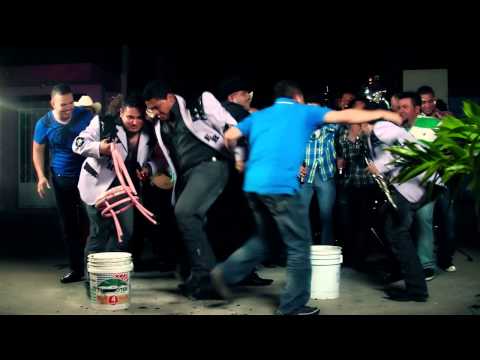 Serenata De Un Loco De Chuy Lizarraga Letra Y Video Masletras Com masletras com