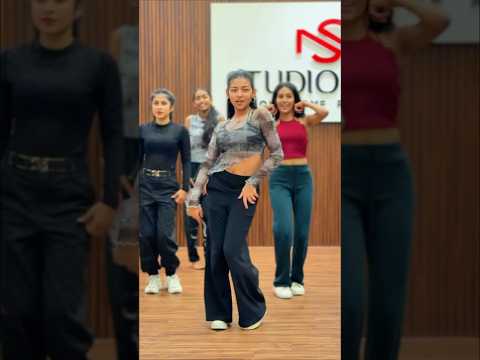 තව හාදුවක් ඕනා🙈♥️ ඔයාලත් එන්න අපේ Dancing Class එකට 0740301702 📩 #oshanliyanage #dance #dancer