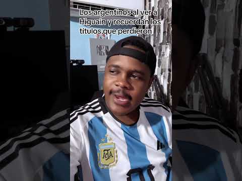 Los argentinos al ver a Higuain y recuerdan los títulos que perdieron #argentina #futbol