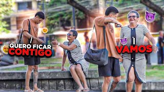 PEDINDO NÚMERO  DE MULHERES- pegadinha