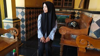 Tegang,Guntingan Super Pendek Dan Nyaris Nyentuh Tengah Telinga