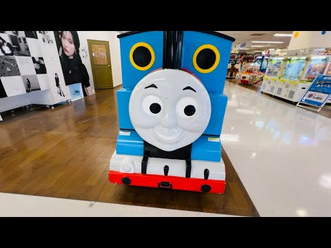 レオくんがきかんしゃトーマスゲームライドで遊ぶ様子をご紹介 サムネイル