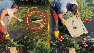 We Found A Abandoned Safe In The Swamp. What's Inside The ABANDONED SAFE? (OPENED)