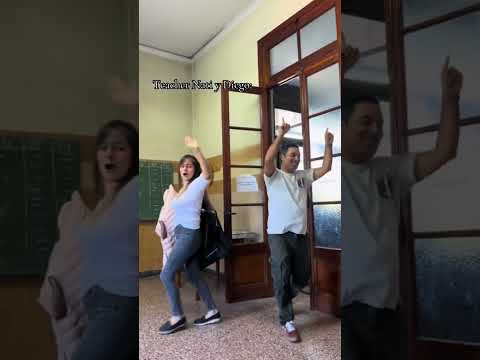 SI EL PROFE NO ENTRA BAILANDO NO DA LA CLASE🤣 #shorts #viral #humor