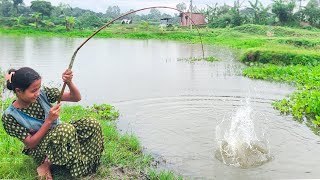 Fishing Video || Cute Girl Taught How to use Bait to Catch Fish from the Field Canal || Hook Fishing