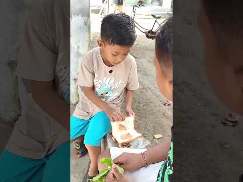 bang Kiki di kerjain roti isi daun pepaya sama awan dan galang