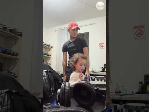 เด็กสาวทำเพลง 🥶😱