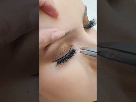 "أسهل طريقة لتركيب الرموش بخطوات بسيطة :"Easy Lash Application Tutorial 💫"