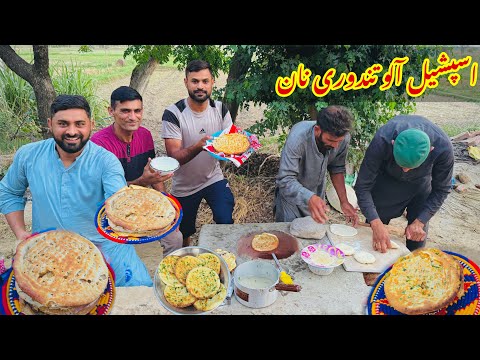 Perfect Aloo Naan | Aloo naan Sub ne mil ker Tundoor mein  lagaye | Mukkram Saleem